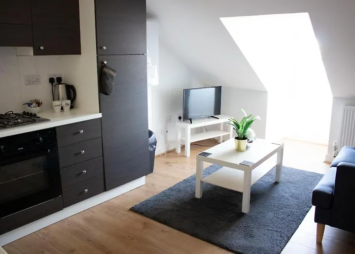 Town Centre Apartment With Free Parking